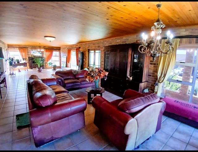 5 BEDROOM HOUSE FOR SALE IN STILBAAI-WES